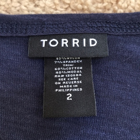 TORRID Size 2 navy lace Short Sleeve V-Neck top - Picture 5 of 9